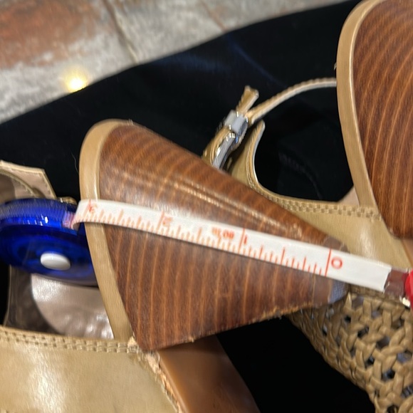 Vince Camuto Sandals - Picture 11 of 11